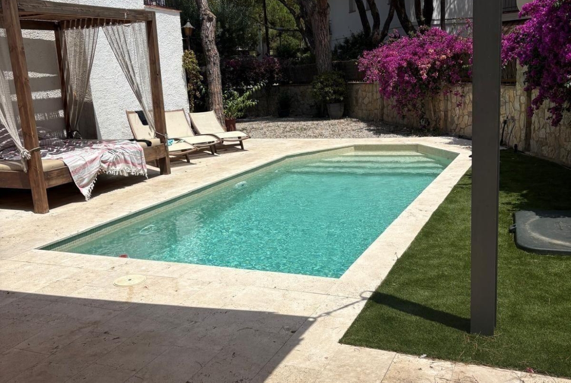 Chalet en venta en situacion privilegiada cerca del mar en Platja D’Aro – v-20180