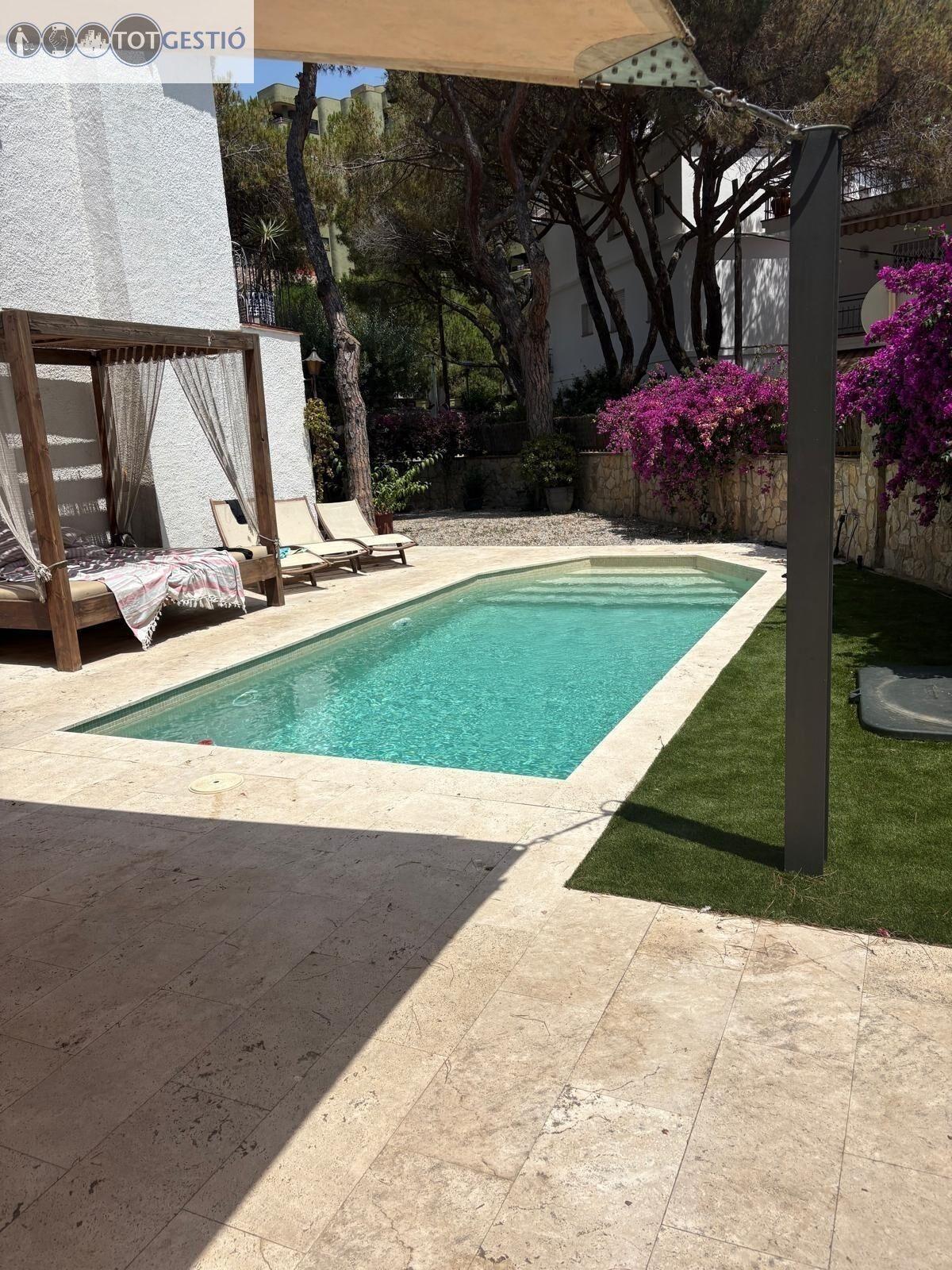 Chalet en venta en situacion privilegiada cerca del mar en Platja D’Aro – v-20180
