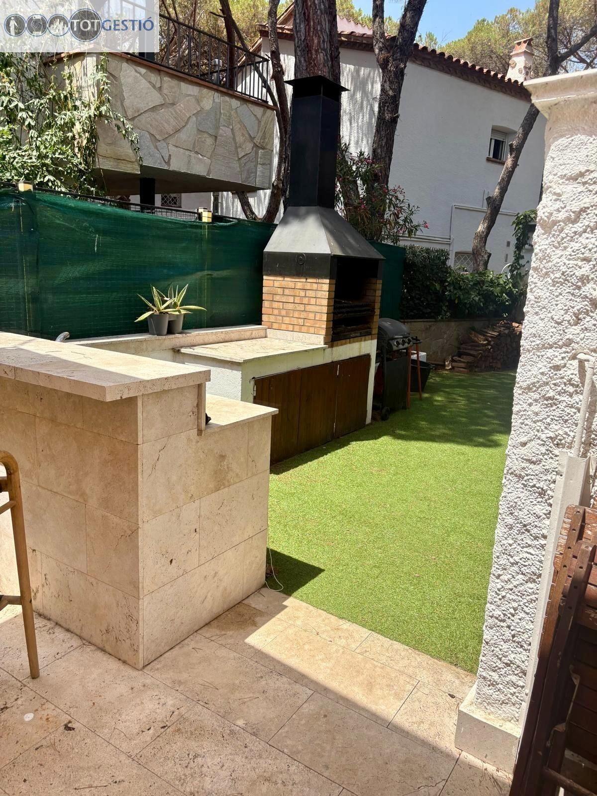 Chalet en venta en situacion privilegiada cerca del mar en Platja D’Aro – v-20180
