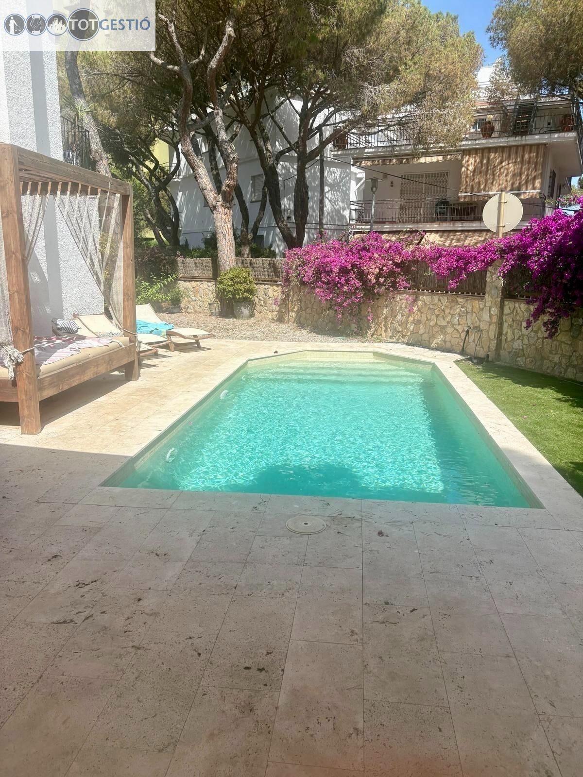 Chalet en venta en situacion privilegiada cerca del mar en Platja D’Aro – v-20180