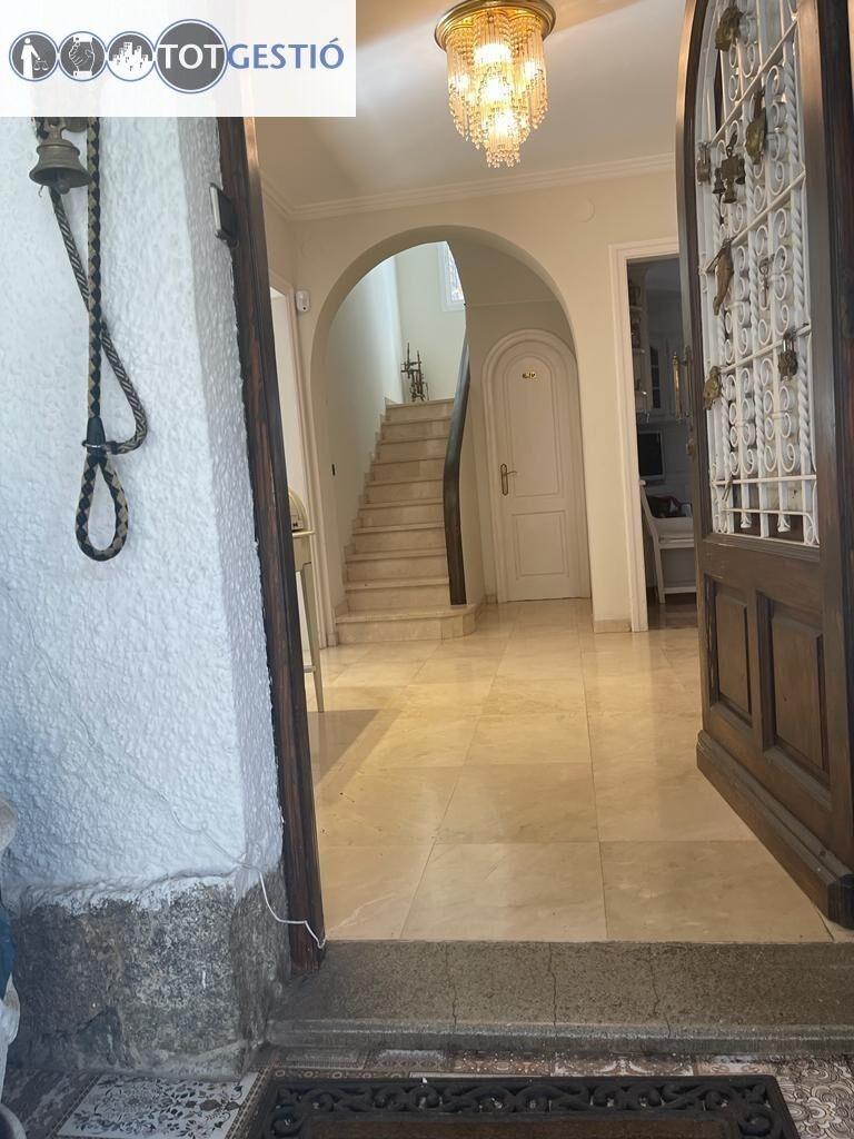 Chalet en venta en situacion privilegiada cerca del mar en Platja D’Aro – v-20180